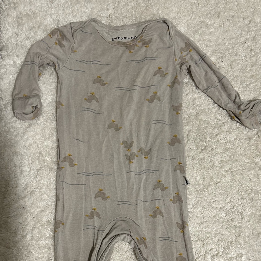 Gunamuna convertible pajamas 6-9 months